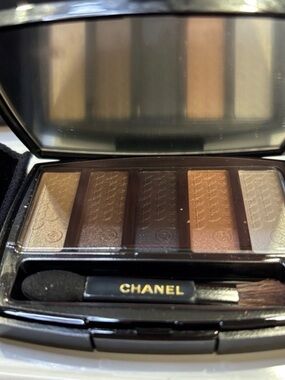 Chanel Lumière Graphique Eyeshadow Palette-Limited Edition